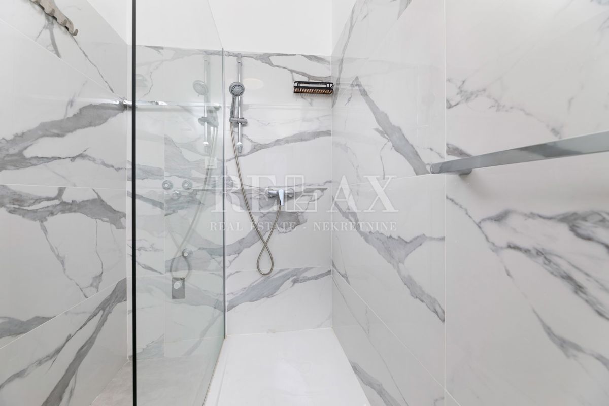 Povile - villa con piscina, a pochi passi dal mare