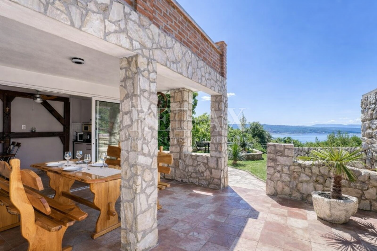 Crikvenica - bella casa in pietra, posizione tranquilla