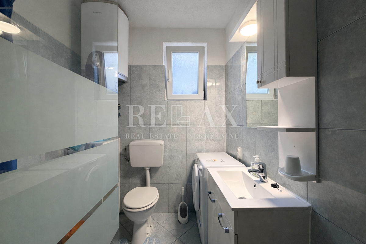 Novi Vinodolski - condominio in seconda fila sul mare