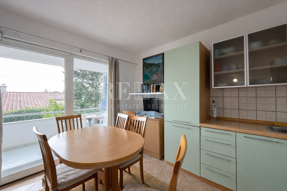 Novi Vinodolski - condominio in seconda fila sul mare