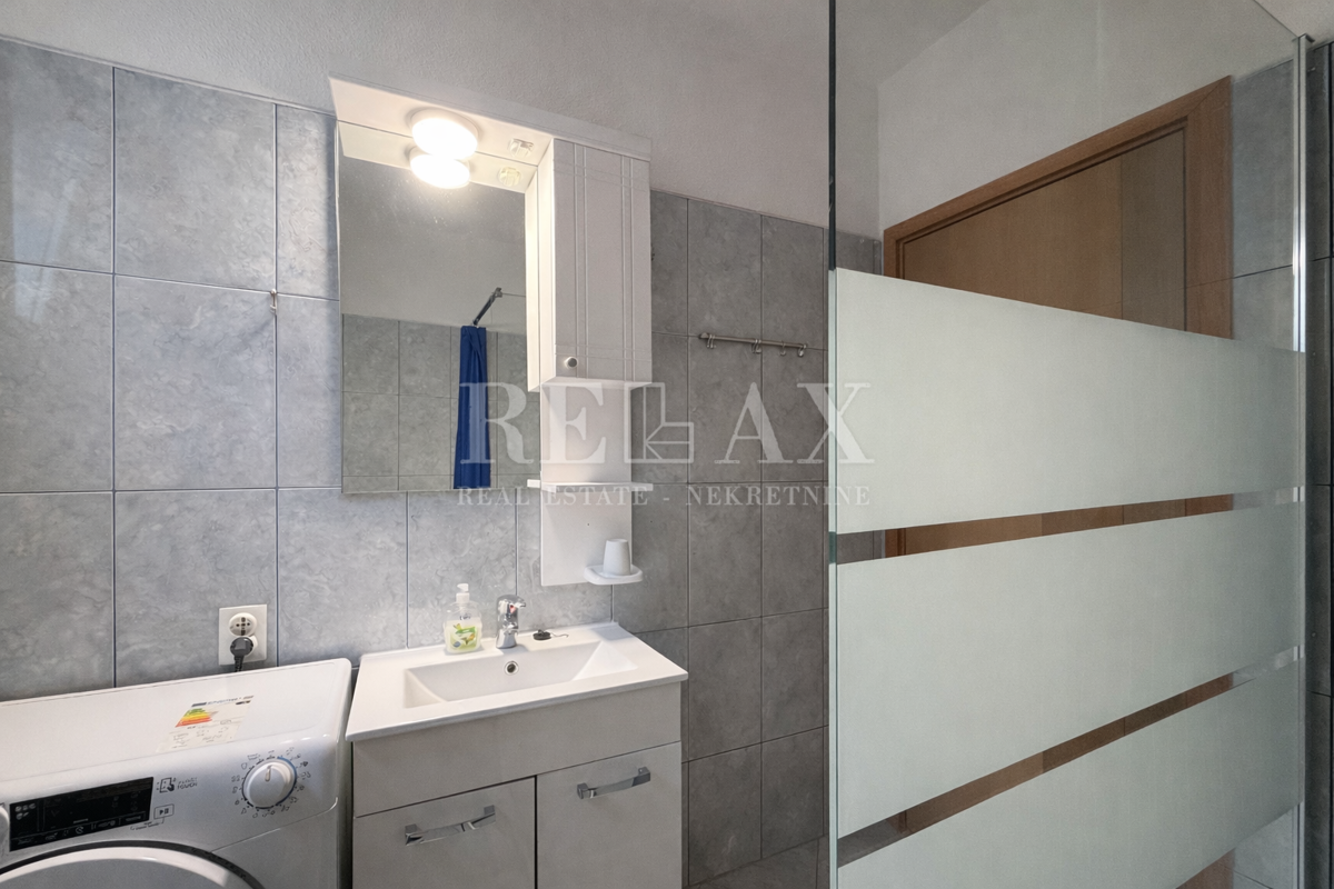 Novi Vinodolski - condominio in seconda fila sul mare