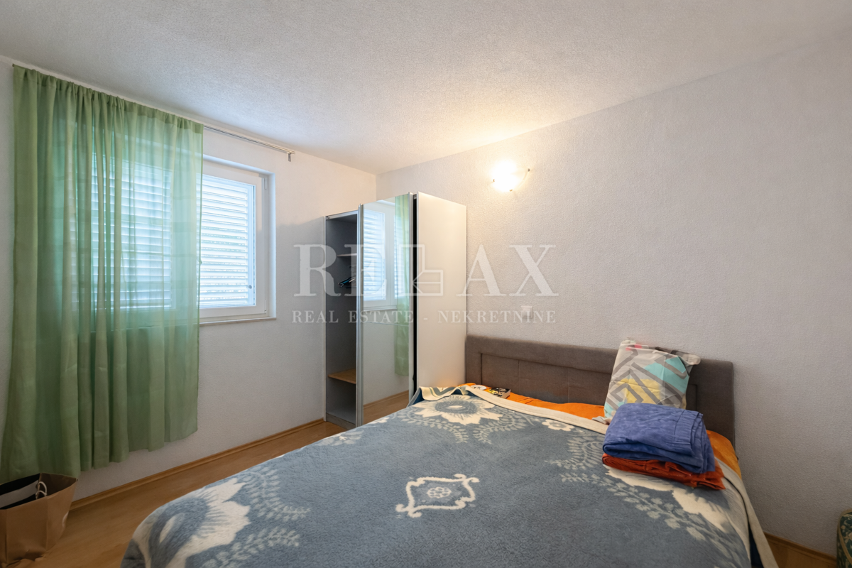 Novi Vinodolski - condominio in seconda fila sul mare