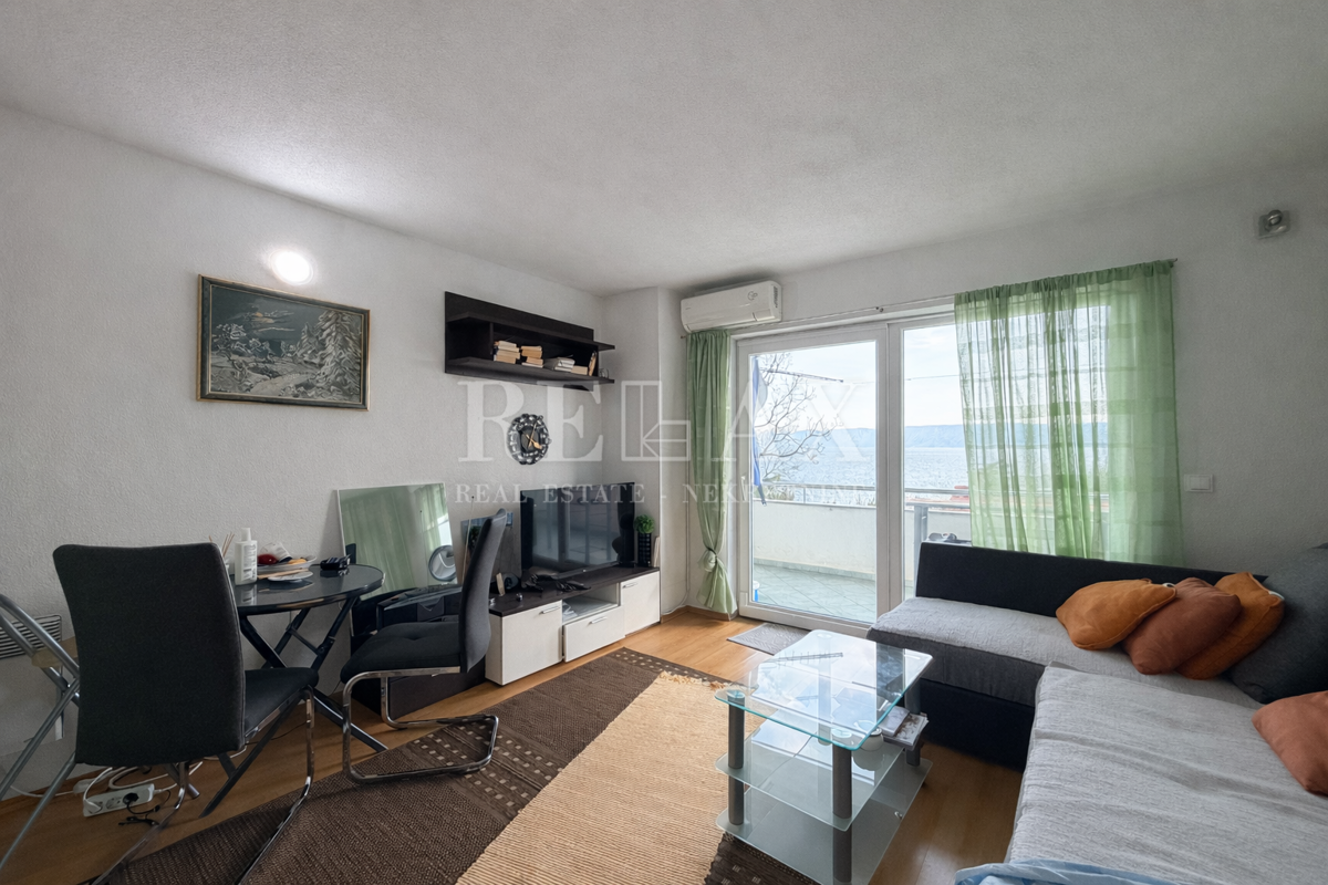 Novi Vinodolski - condominio in seconda fila sul mare