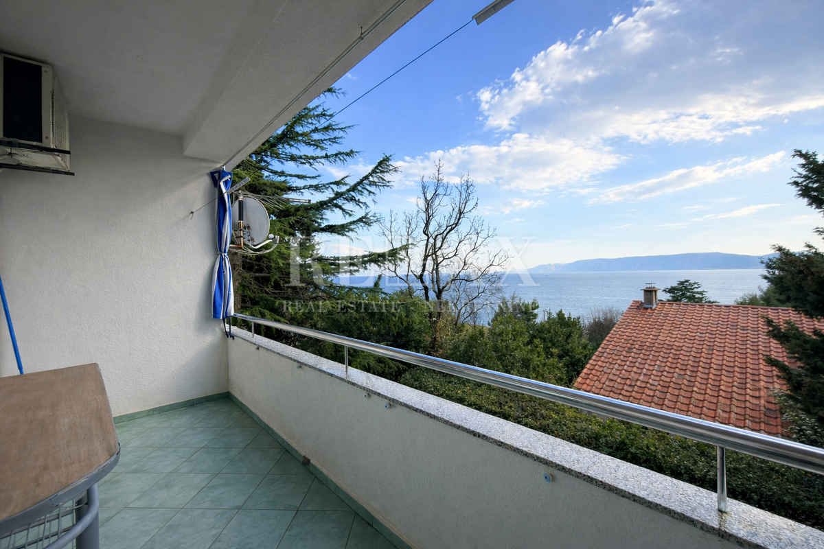 Novi Vinodolski - condominio in seconda fila sul mare