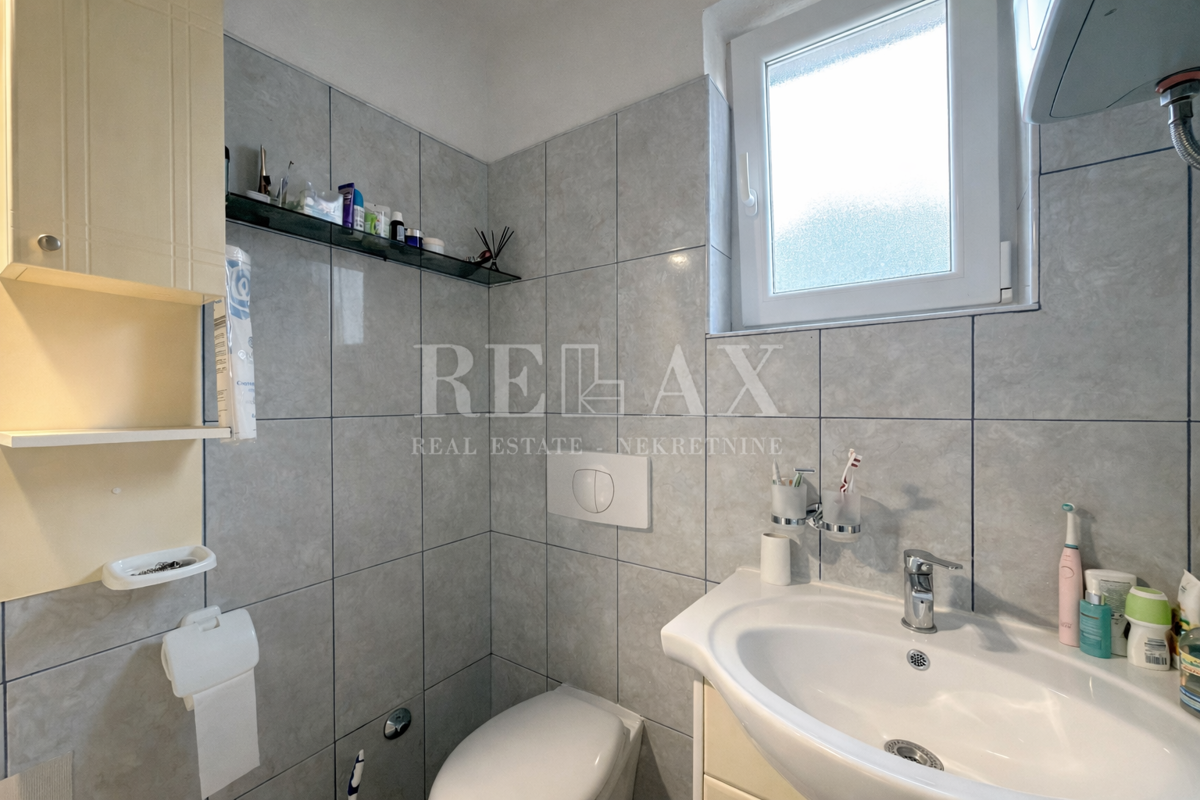 Novi Vinodolski - condominio in seconda fila sul mare