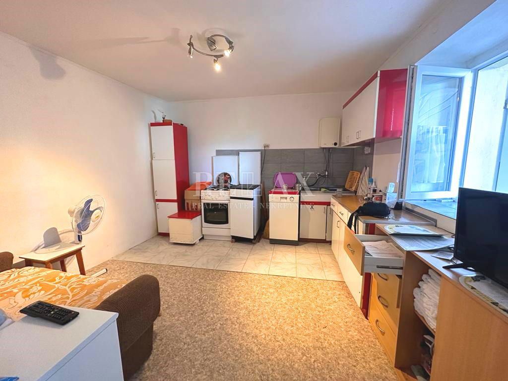 Novi Vinodolski - Casa con tre appartamenti