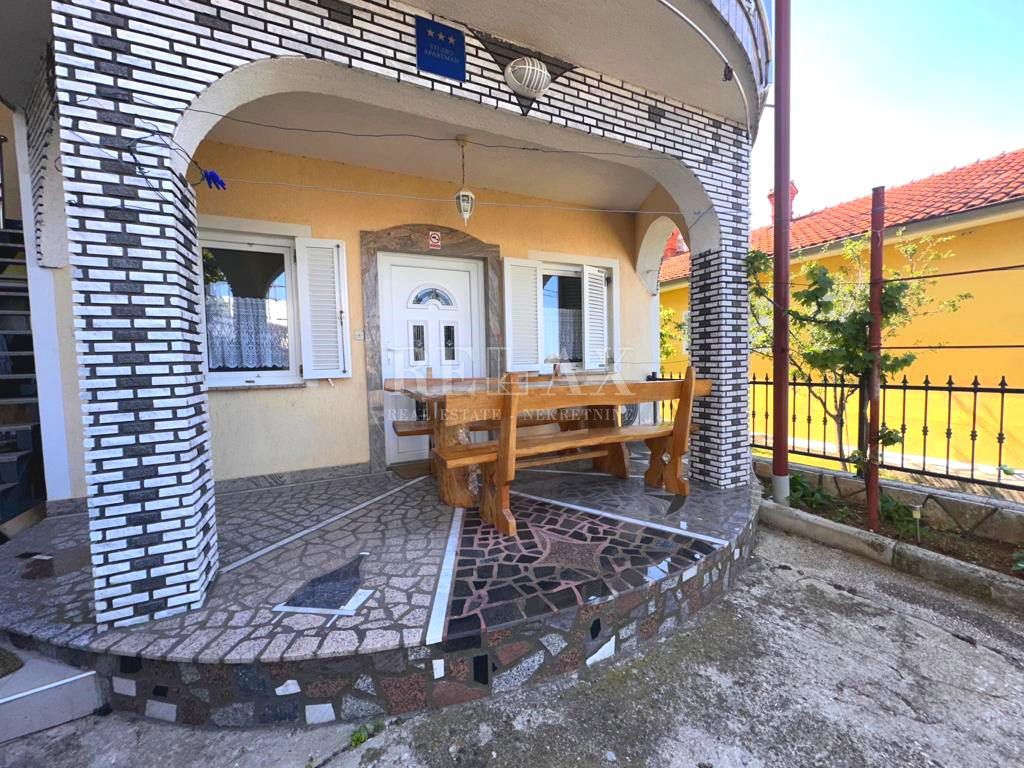 Novi Vinodolski - Casa con tre appartamenti