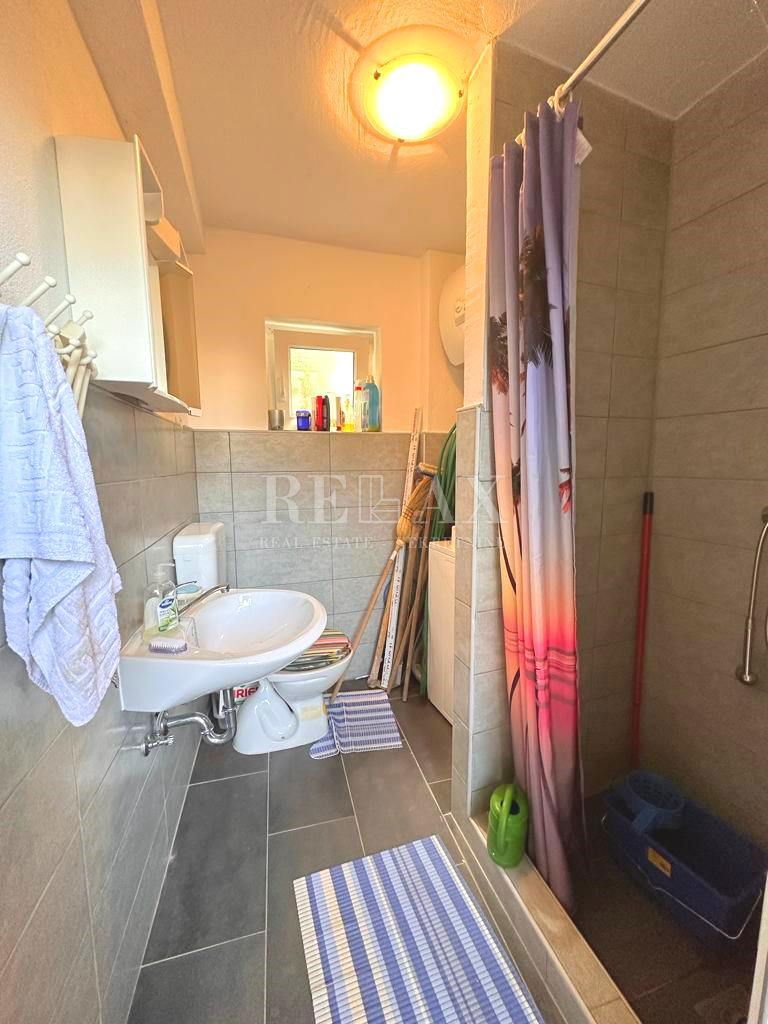 Novi Vinodolski - Casa con tre appartamenti