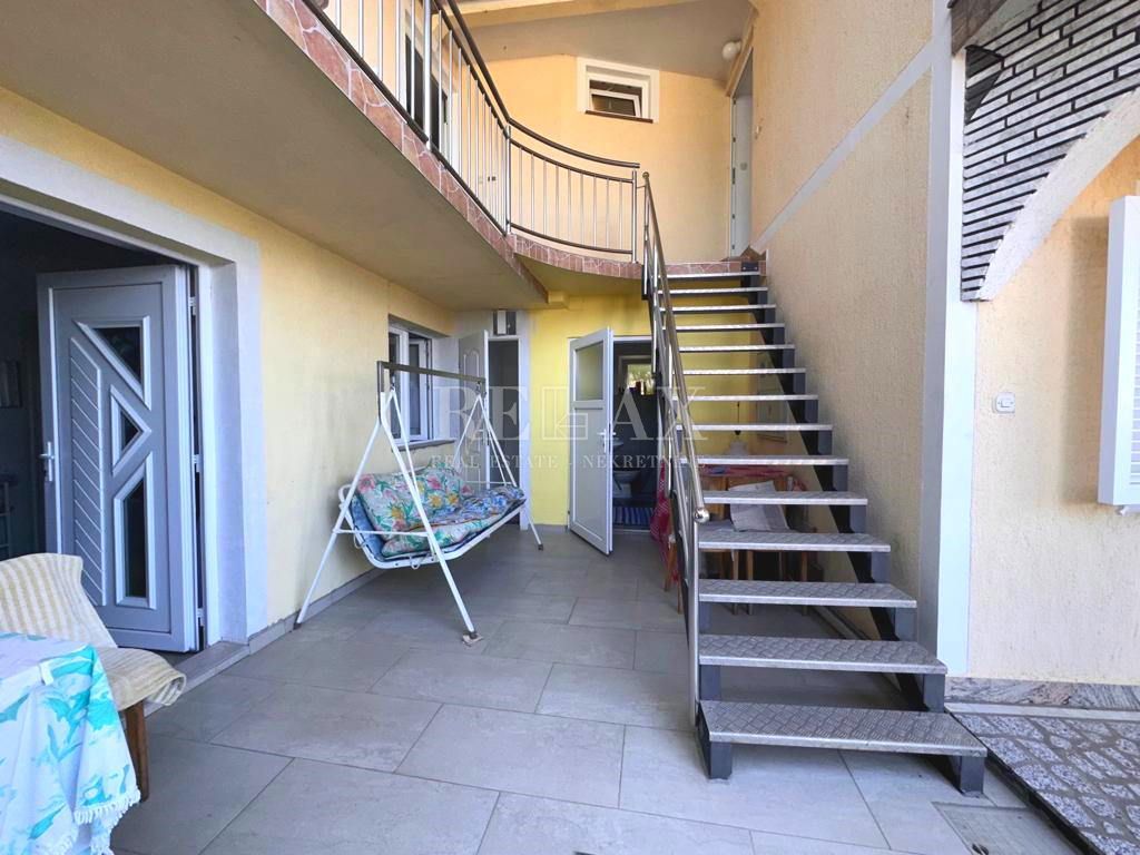 Novi Vinodolski - Casa con tre appartamenti