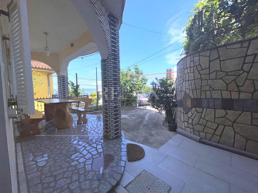 Novi Vinodolski - Casa con tre appartamenti