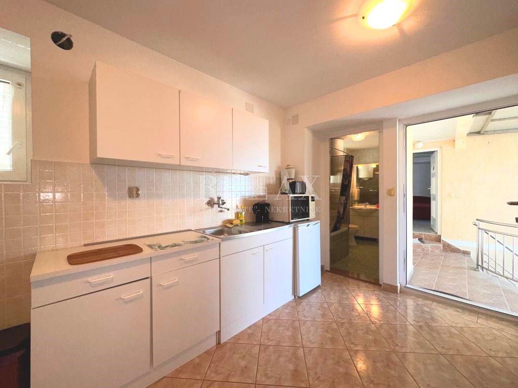 Novi Vinodolski - Casa con tre appartamenti