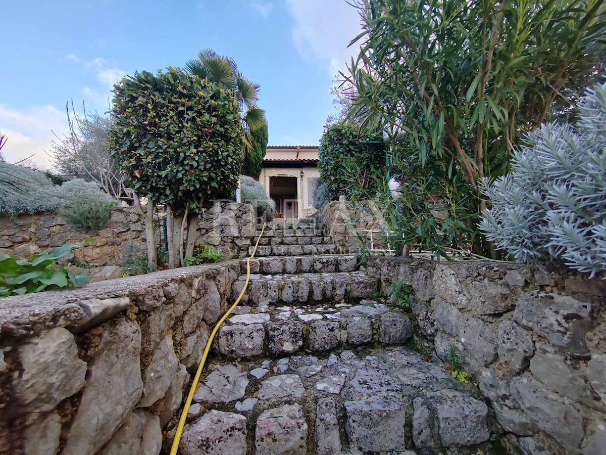 Isola di Krk, Dobrinj - casa vicino al mare