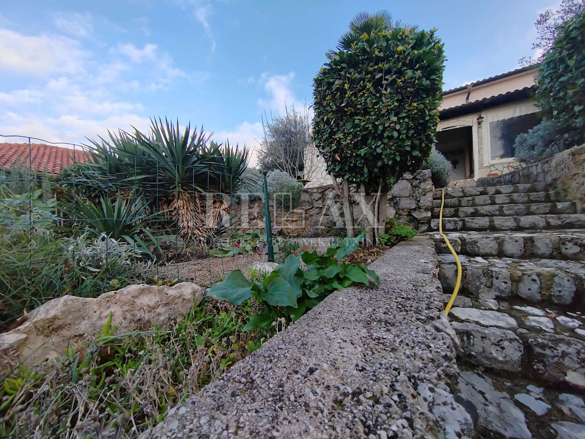 Isola di Krk, Dobrinj - casa vicino al mare