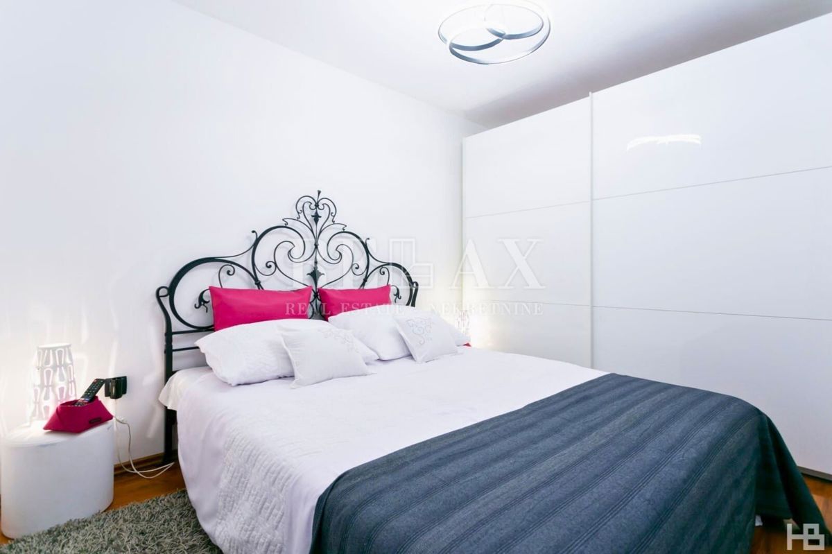 Rijeka, Pećine - appartamento prima fila al mare