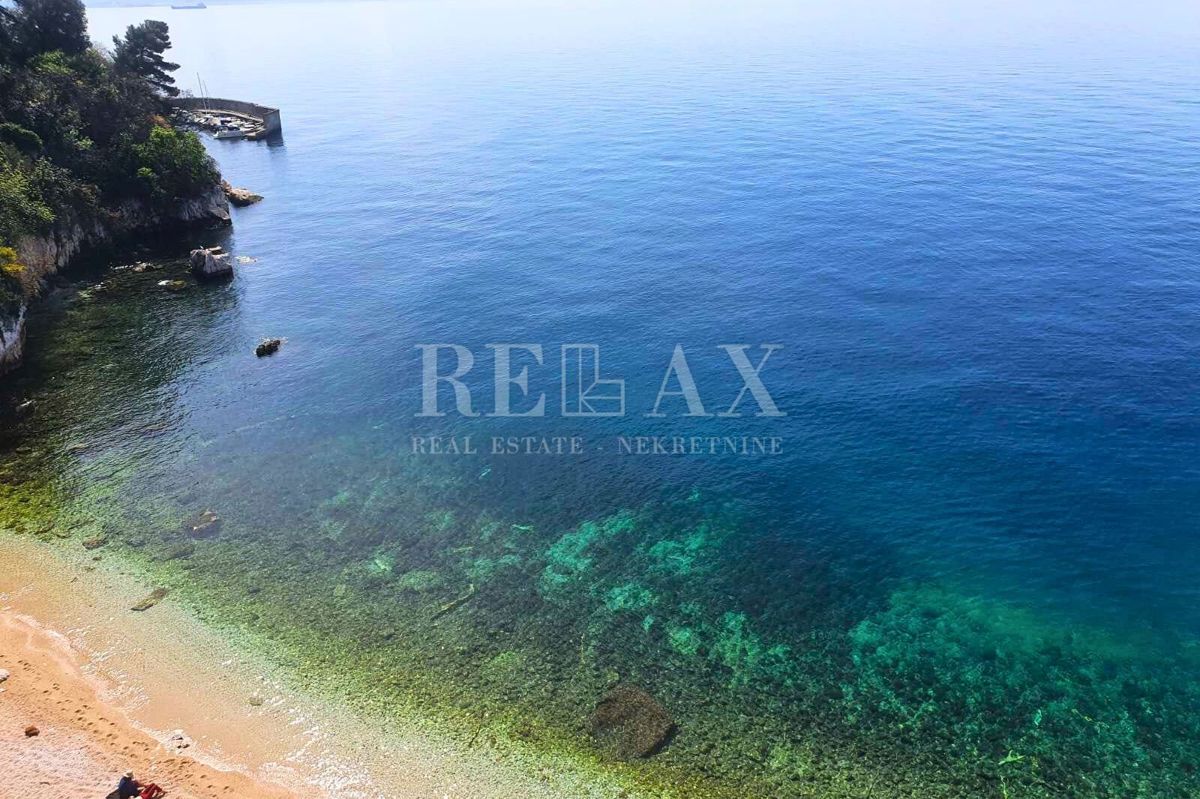 Rijeka, Pećine - appartamento prima fila al mare