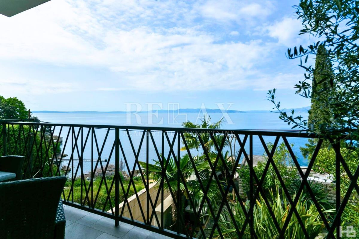 Rijeka, Pećine - appartamento prima fila al mare