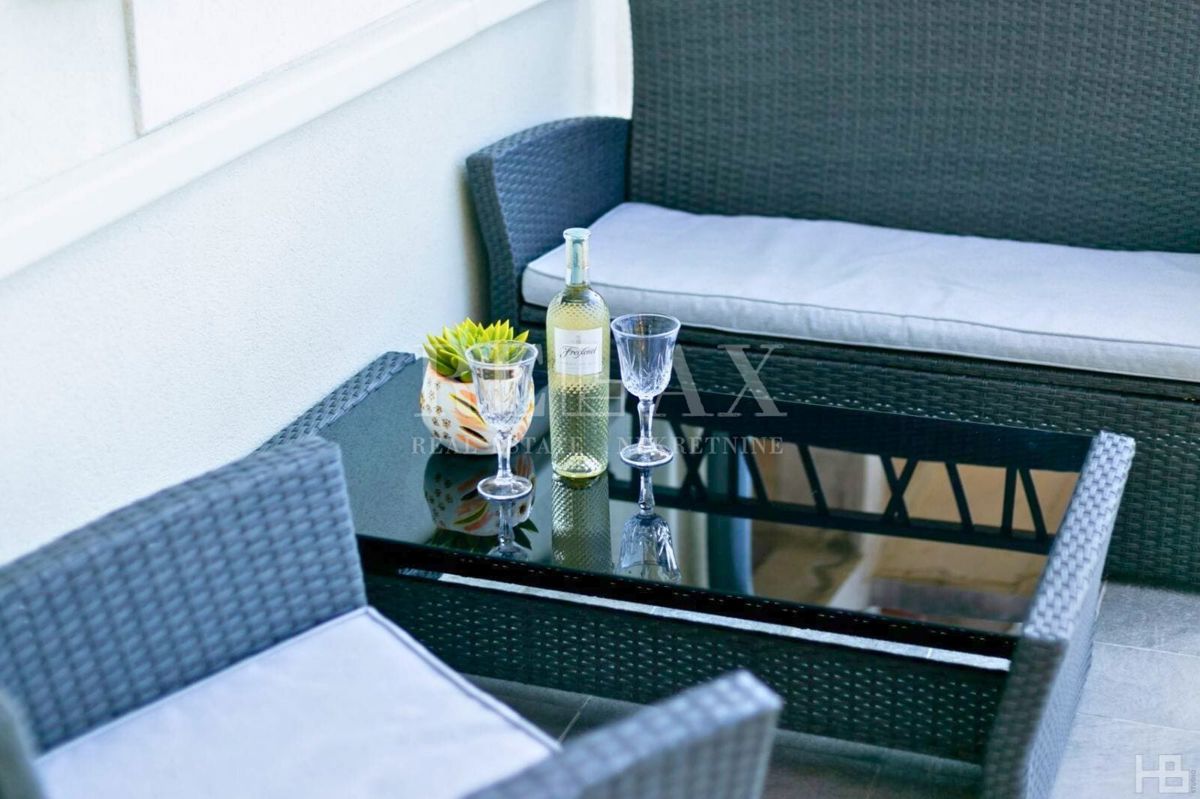 Rijeka, Pećine - appartamento prima fila al mare