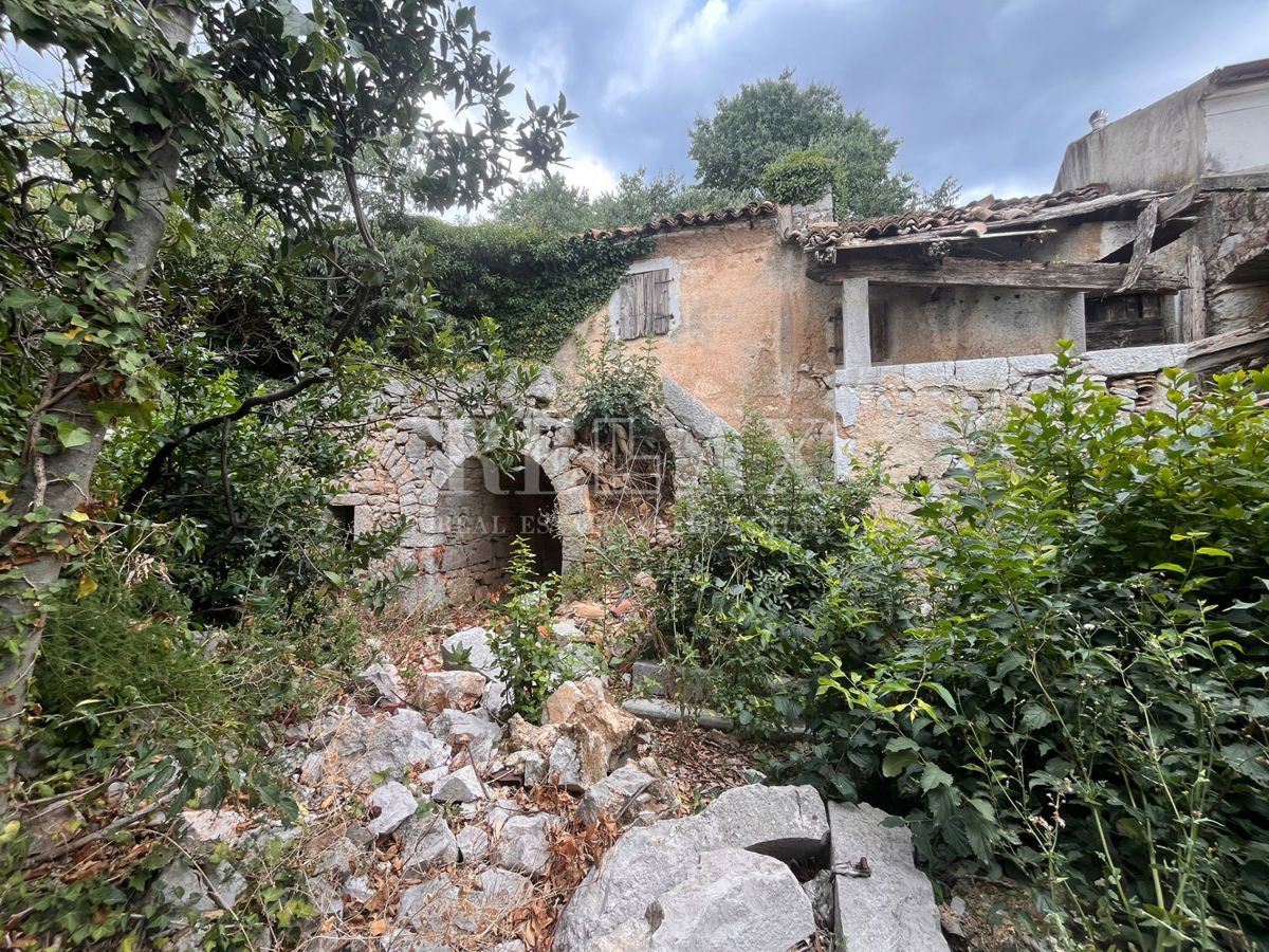 Crikvenica - antico da ristrutturare completamente