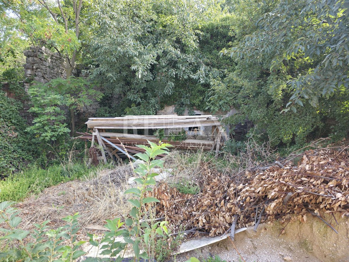 Crikvenica - antico da ristrutturare completamente