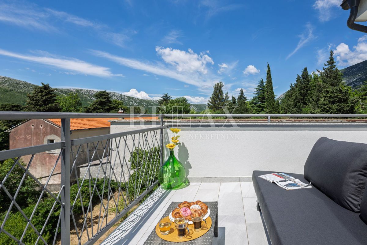 Tribalj - villa moderna con piscina