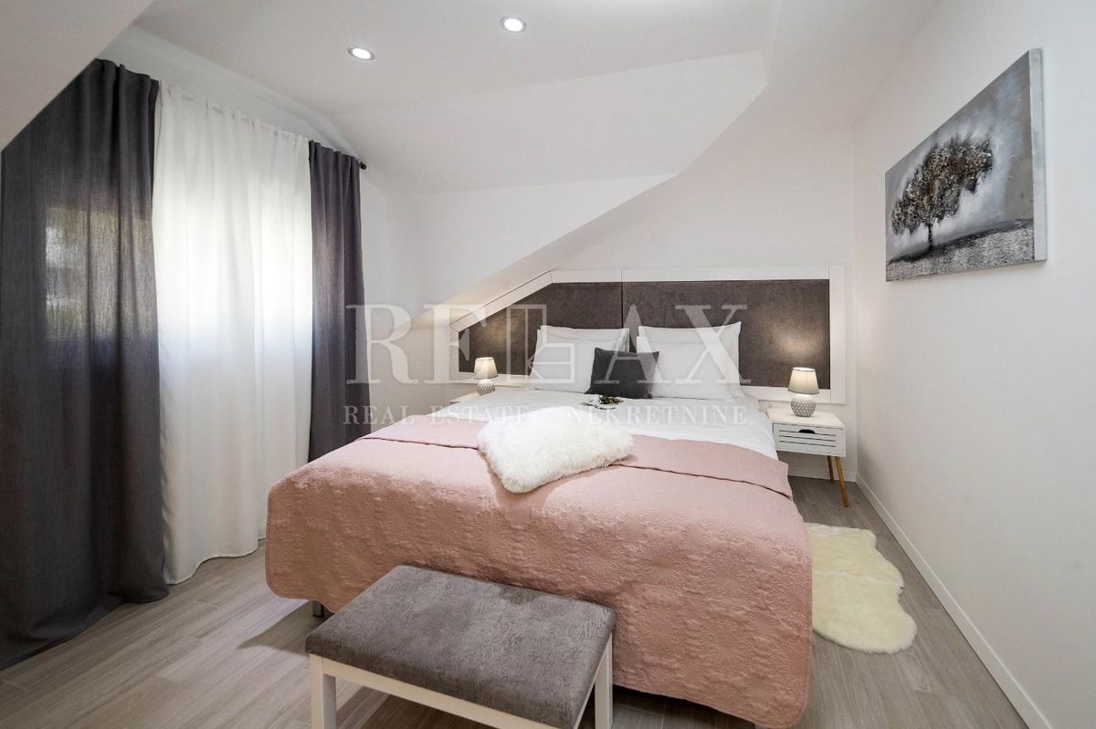 Tribalj - villa moderna con piscina