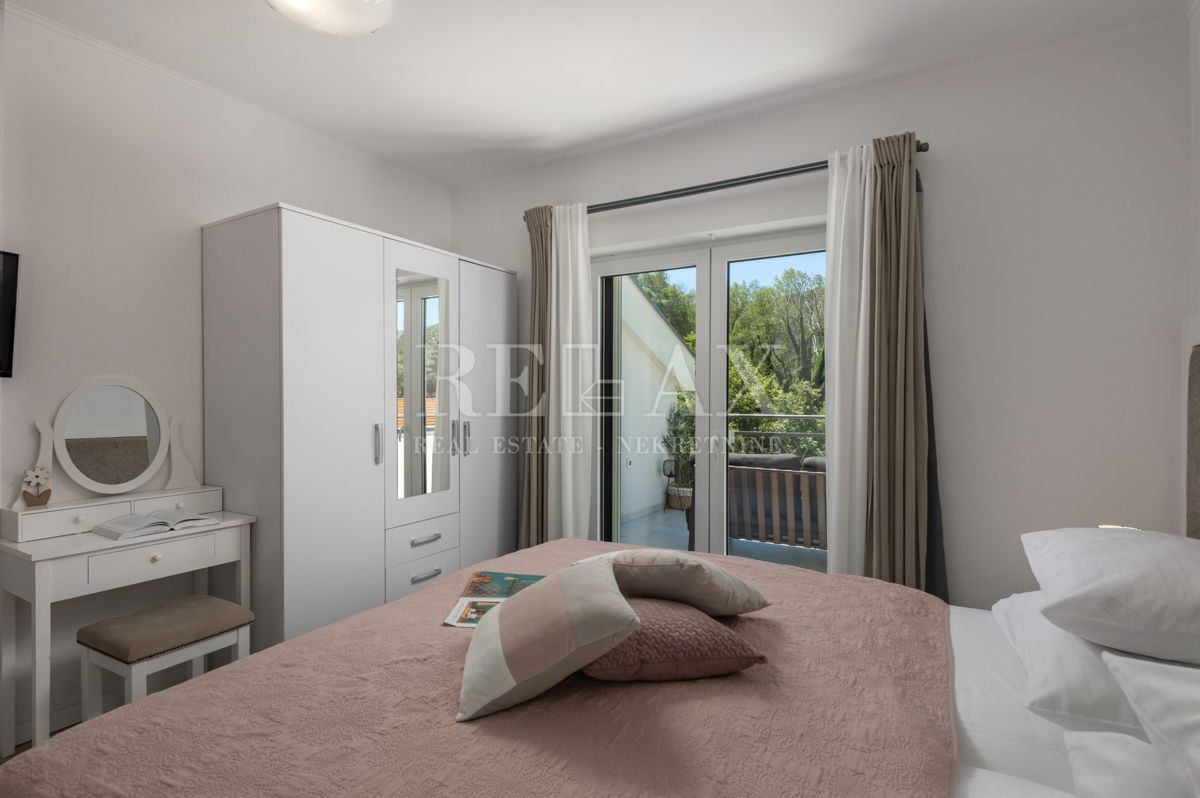 Tribalj - villa moderna con piscina