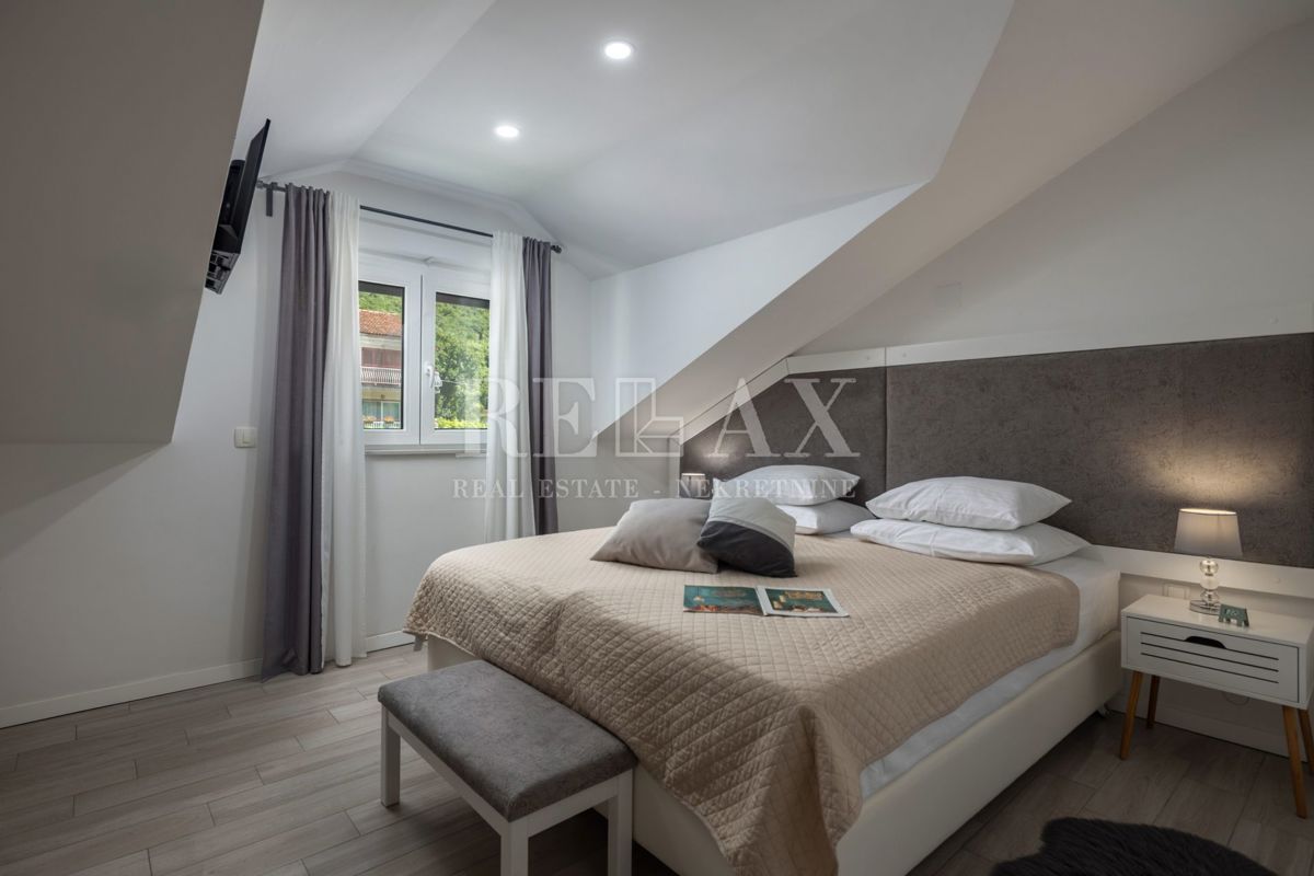 Tribalj - villa moderna con piscina