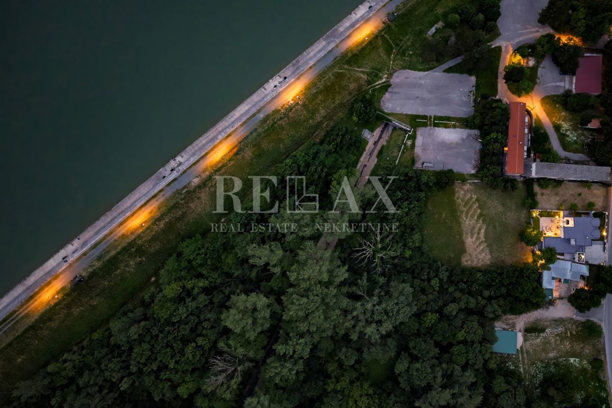 Tribalj - villa moderna con piscina