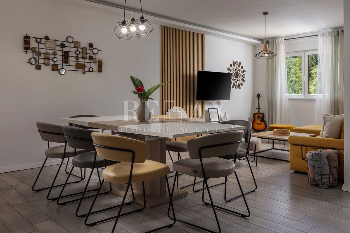 Tribalj - villa moderna con piscina