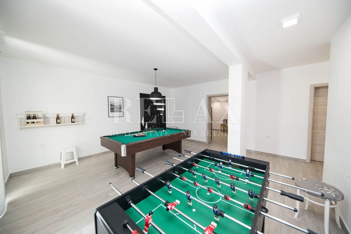 Tribalj - villa moderna con piscina