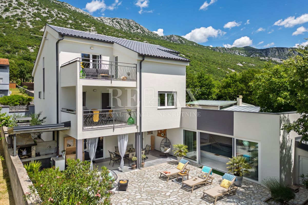 Tribalj - villa moderna con piscina