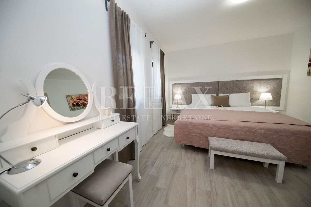 Tribalj - villa moderna con piscina