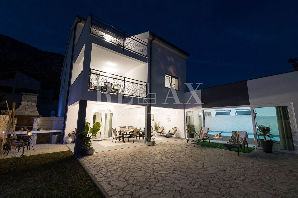 Tribalj - villa moderna con piscina