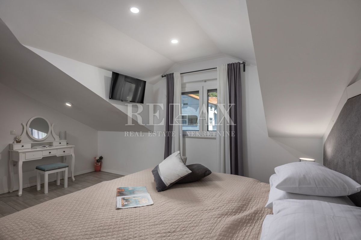 Tribalj - villa moderna con piscina