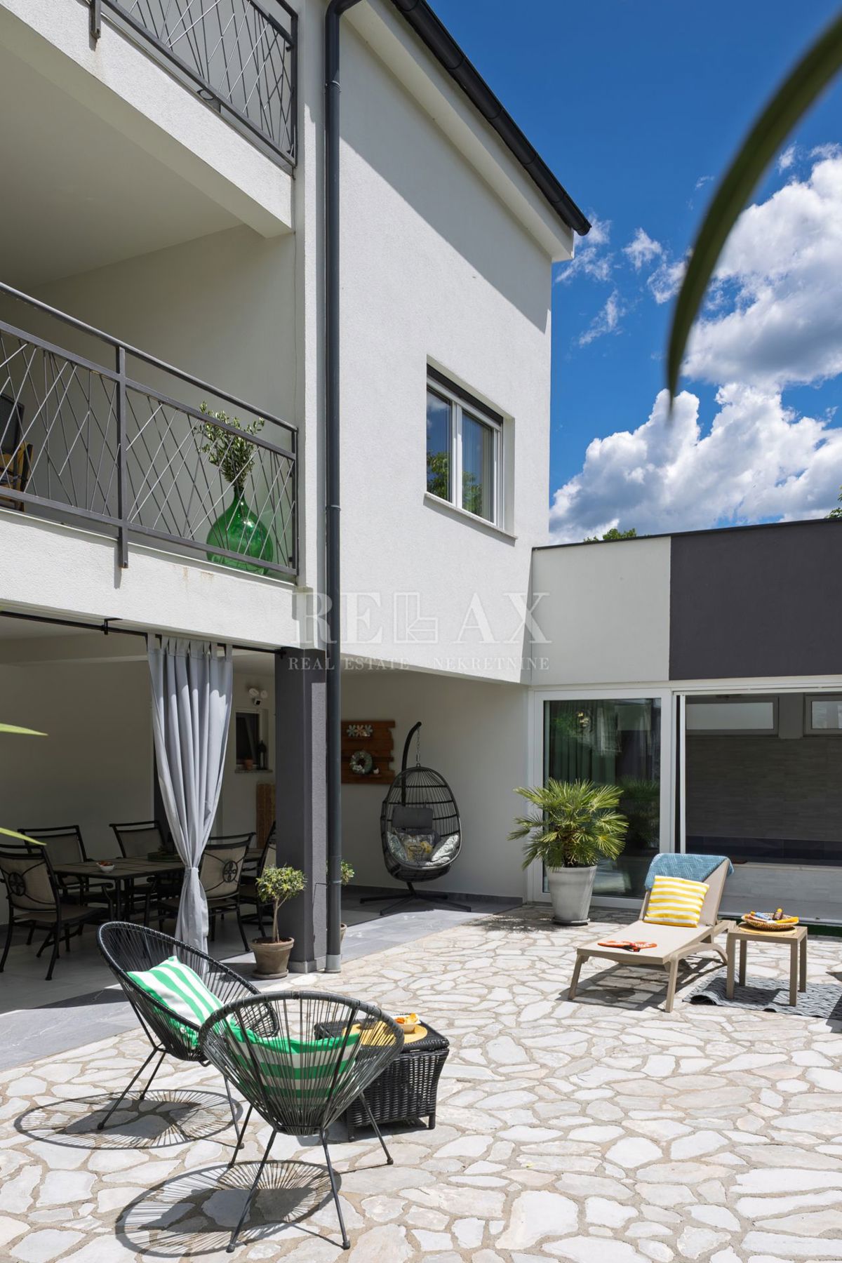 Tribalj - villa moderna con piscina