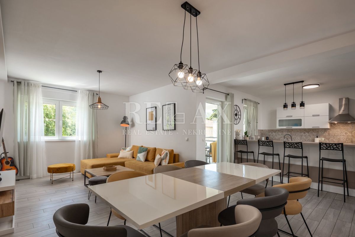 Tribalj - villa moderna con piscina