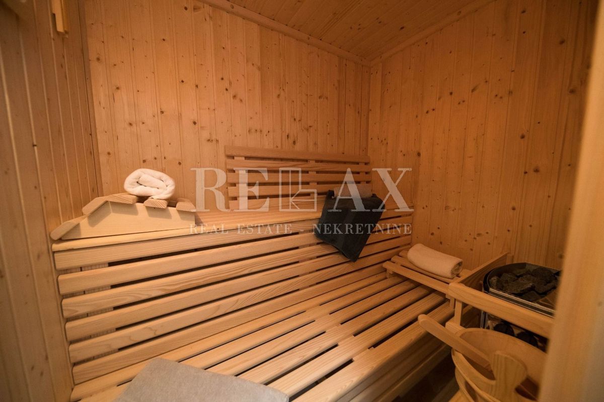 Tribalj - villa moderna con piscina