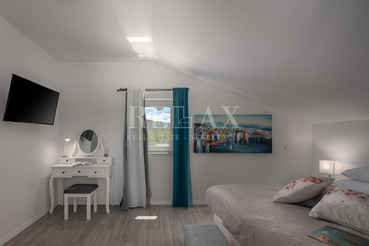 Tribalj - villa moderna con piscina