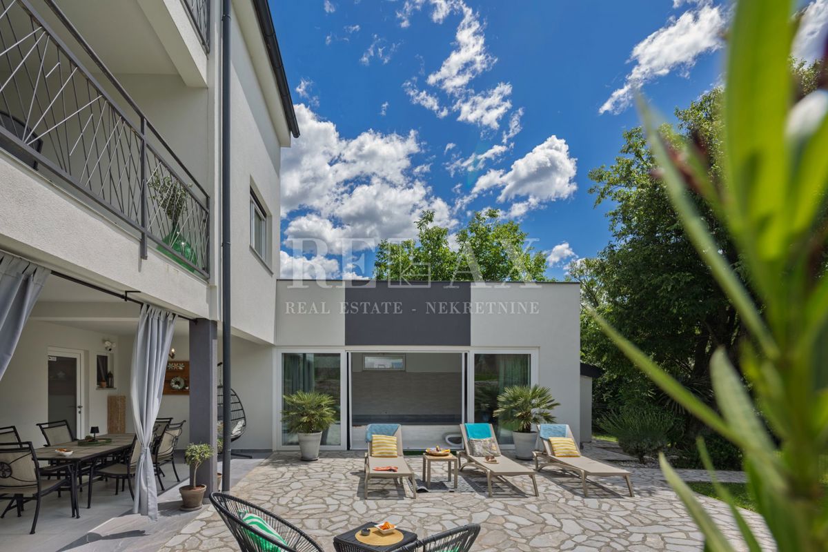 Tribalj - villa moderna con piscina