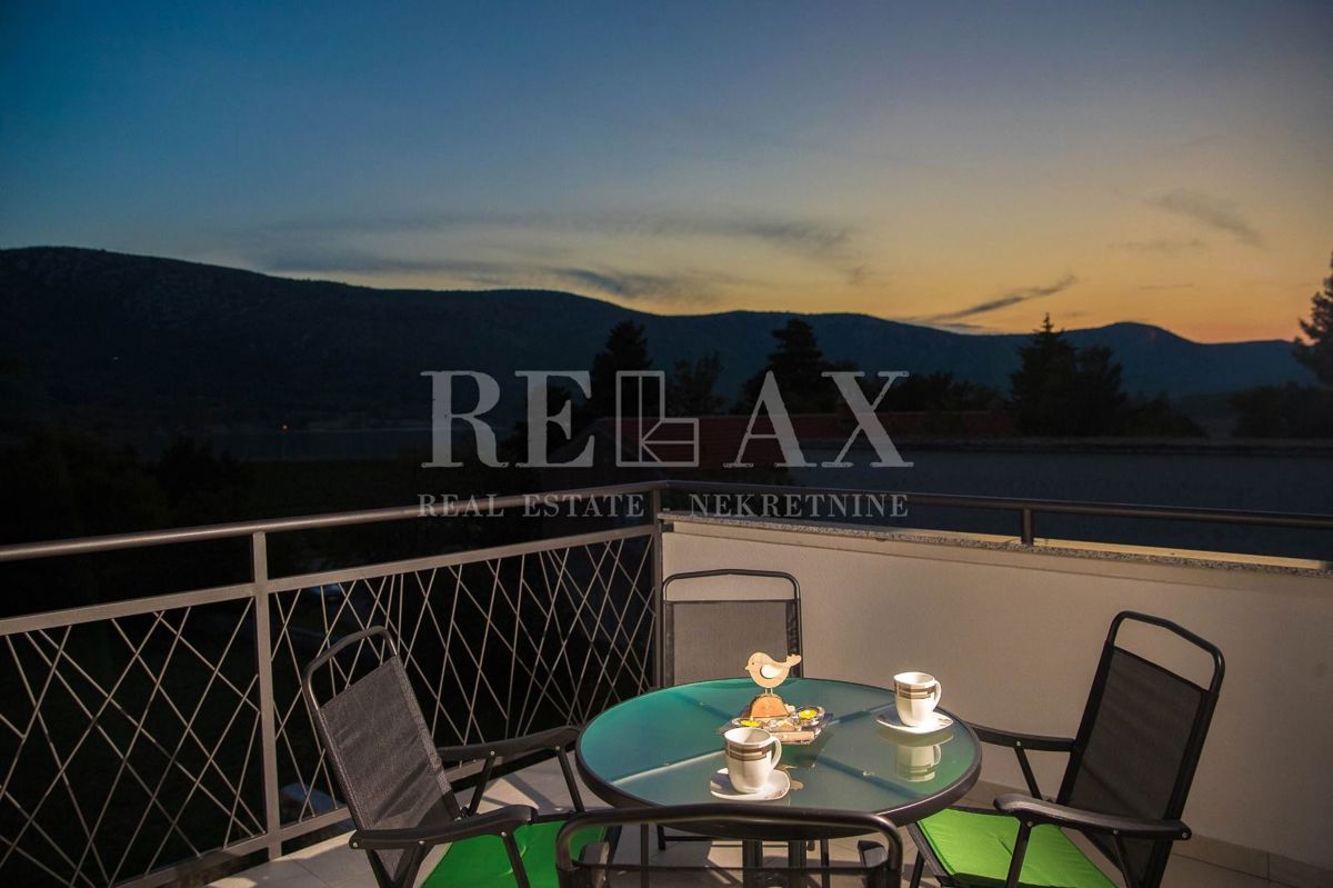 Tribalj - villa moderna con piscina