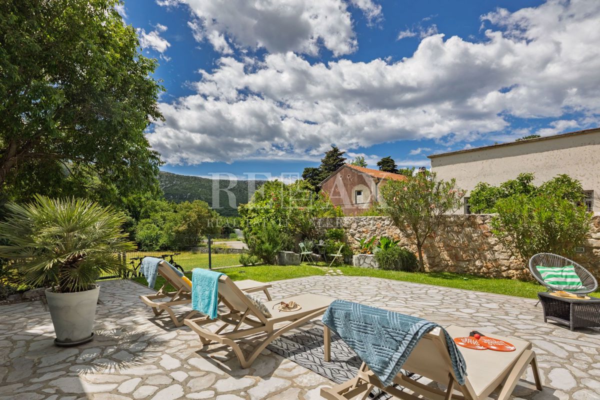 Tribalj - villa moderna con piscina