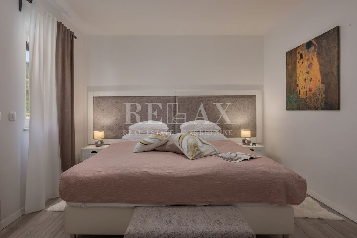 Tribalj - villa moderna con piscina