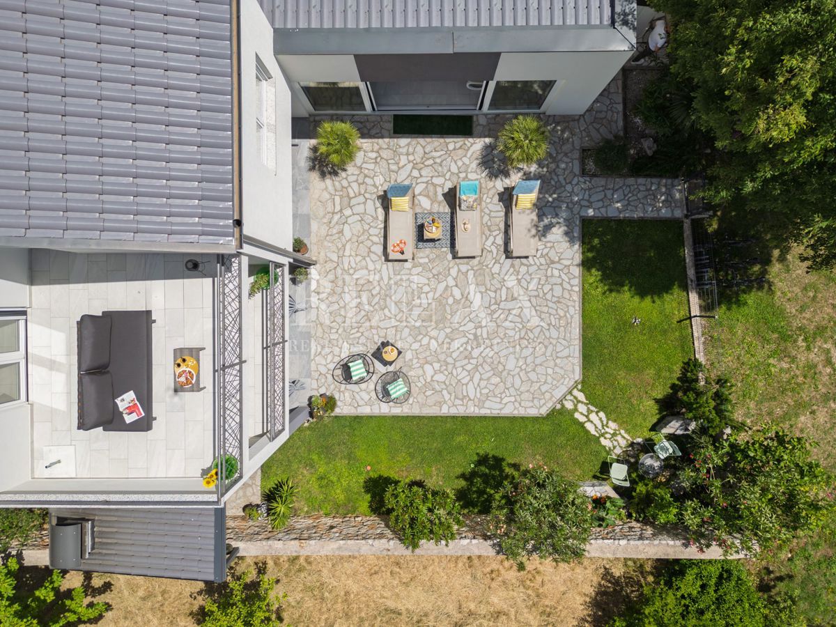 Tribalj - villa moderna con piscina