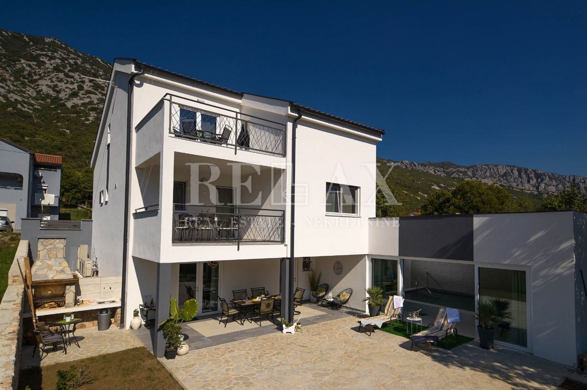 Tribalj - villa moderna con piscina