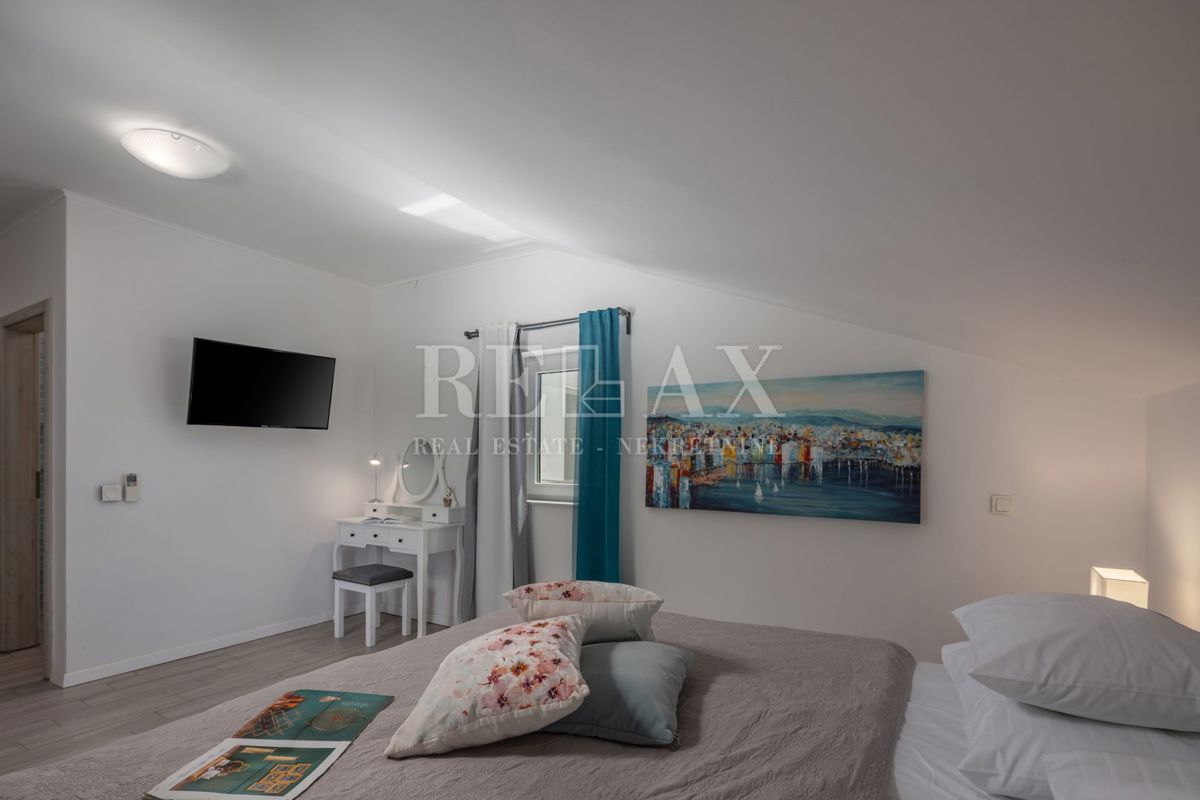 Tribalj - villa moderna con piscina