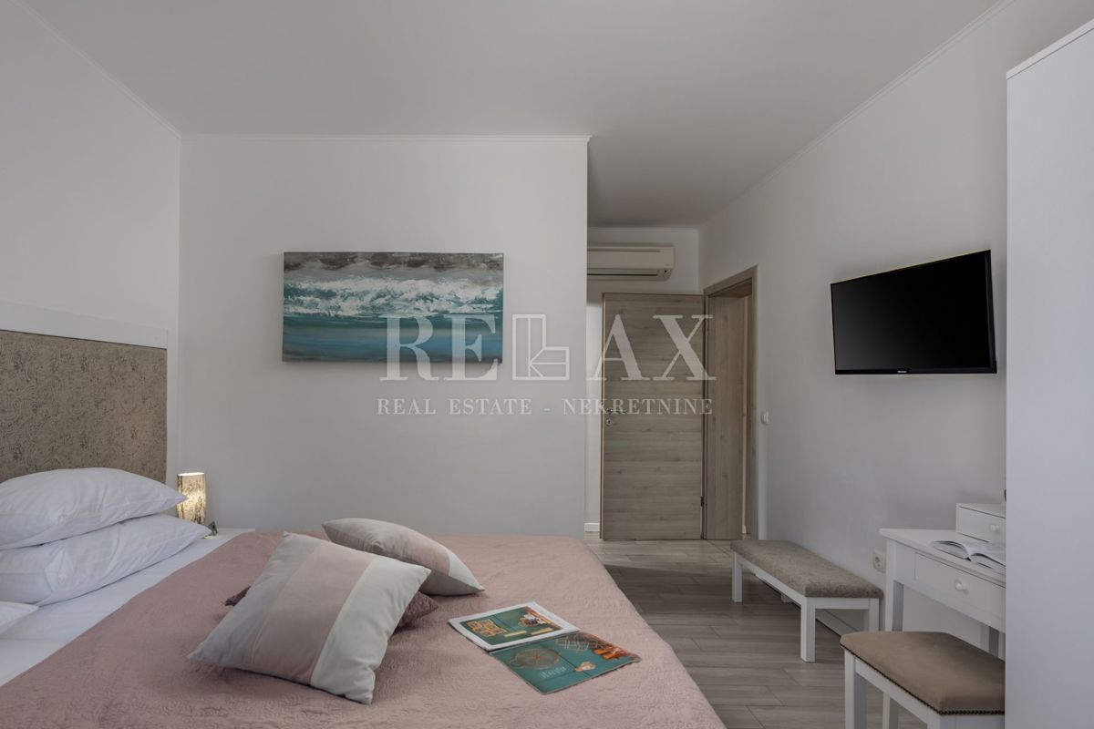 Tribalj - villa moderna con piscina