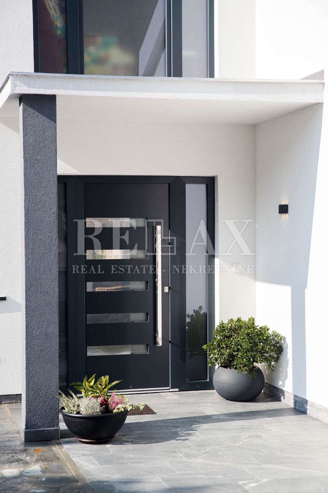 Tribalj - villa moderna con piscina