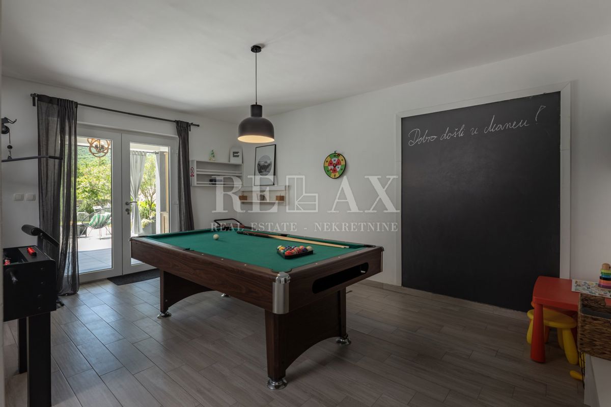 Tribalj - villa moderna con piscina