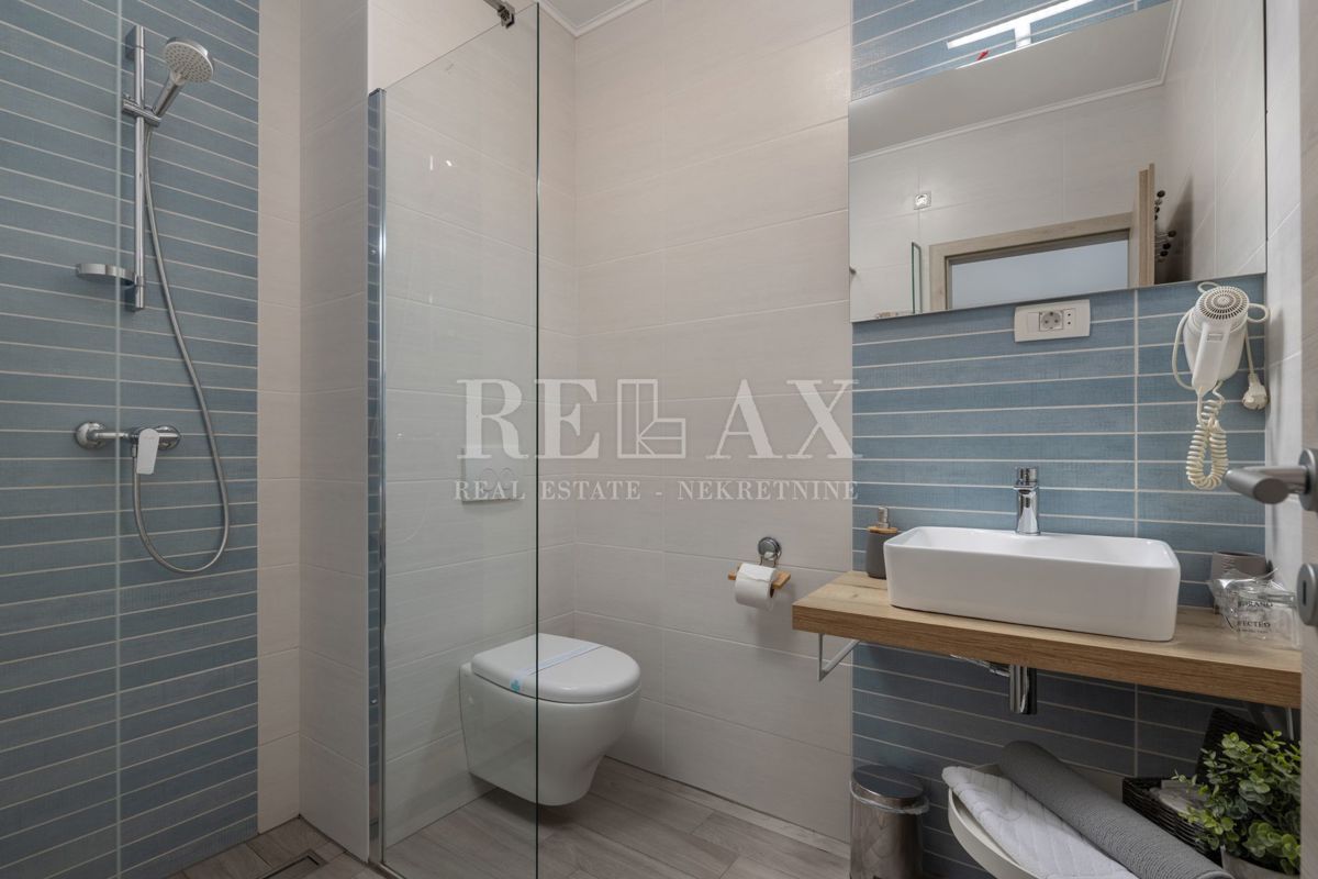 Tribalj - villa moderna con piscina