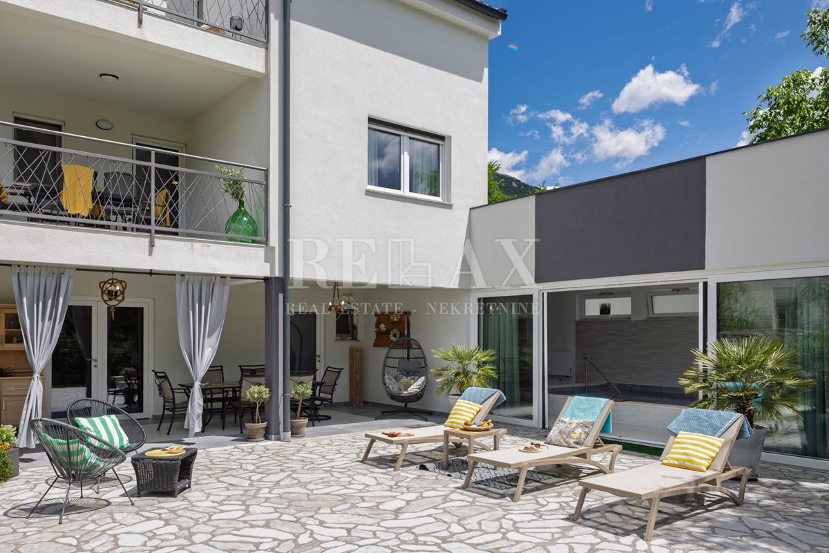 Tribalj - villa moderna con piscina